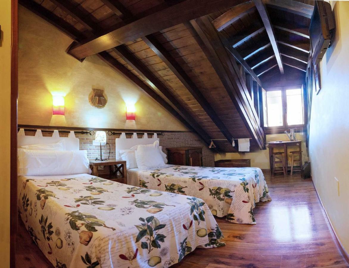 Micro-Hostal La Puerta Del Perdon Villafranca Del Bierzo Dış mekan fotoğraf