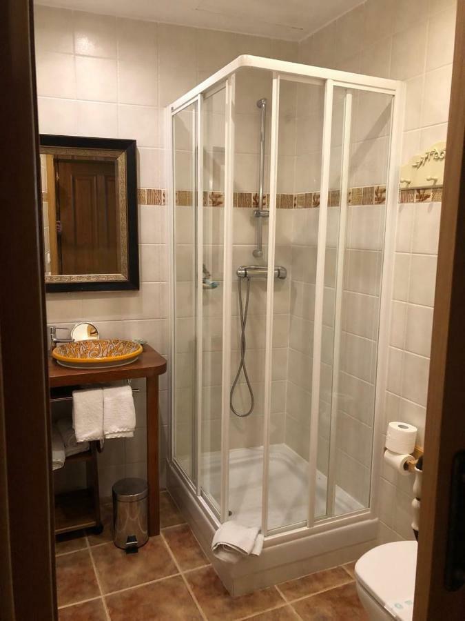 Micro-Hostal La Puerta Del Perdon Villafranca Del Bierzo Dış mekan fotoğraf
